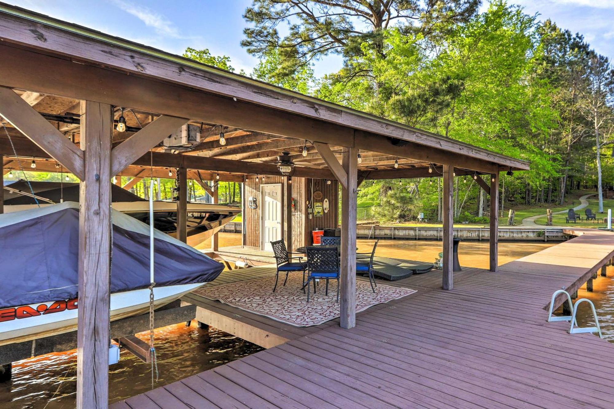 Resseaus Crossroads Chic Lake Sinclair Retreat With Dock And Hot Tub!ヴィラ エクステリア 写真